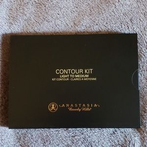 Anastasia Beverly Hills Light to Medium Contour
